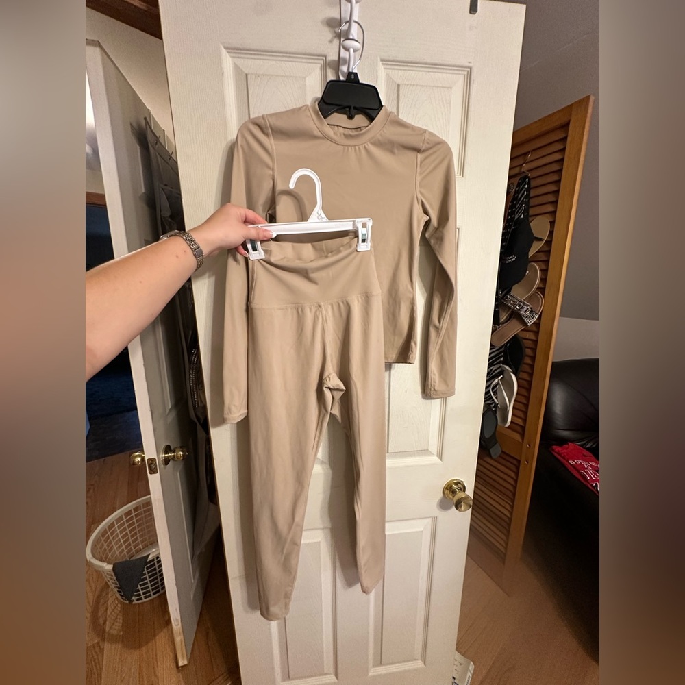 Uncia Active Tan Set